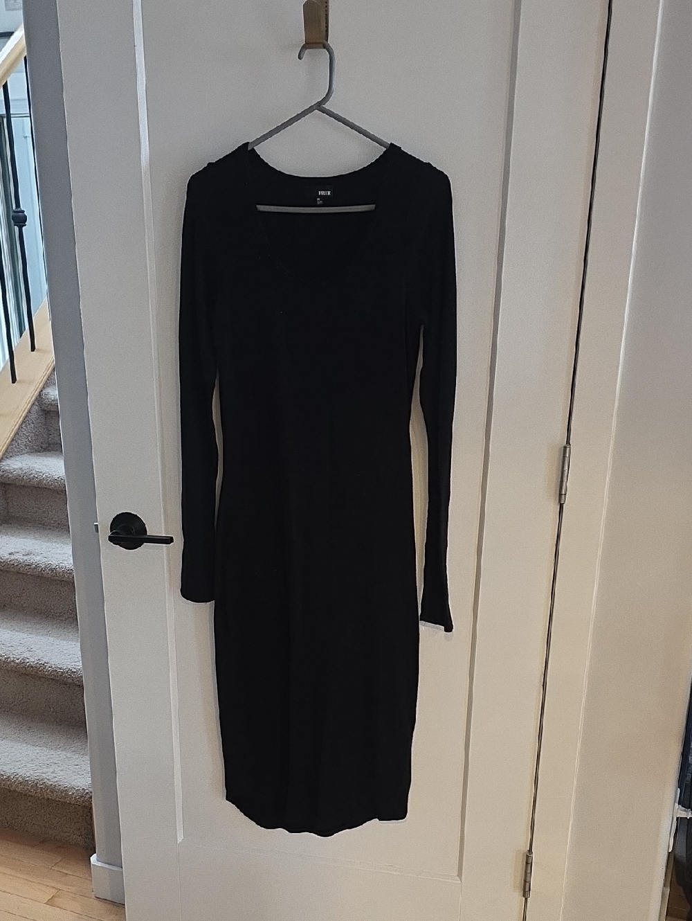 Classic Black Knit Long-Sleeve Bodycon Dress
